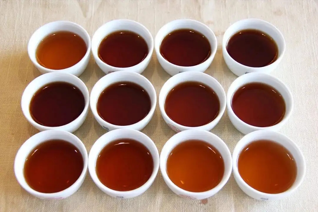 如何從湯色識別普洱茶所處于的轉(zhuǎn)化期？