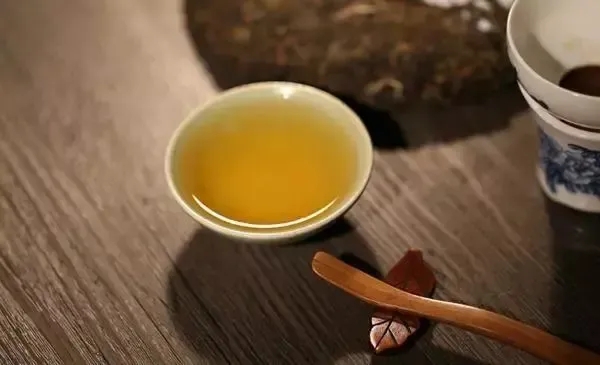 當(dāng)年的普洱生茶怎樣沖泡最好喝？
