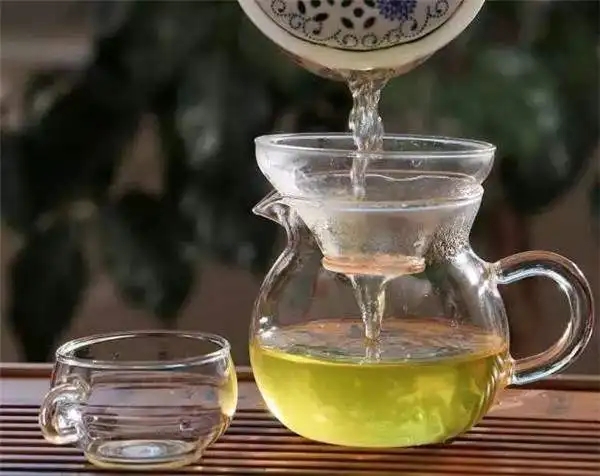 怎么快速清除茶垢？