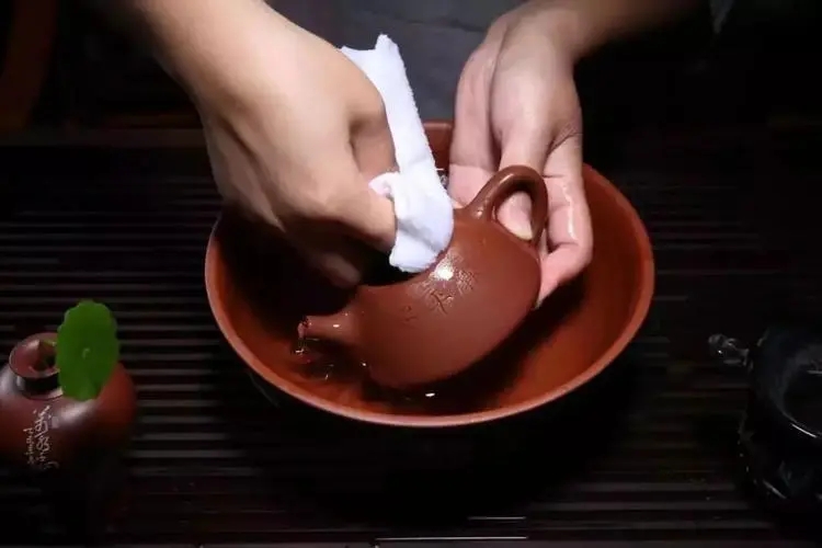 紫砂壺上的茶垢，該不該清理？
