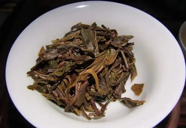 為什么普洱茶的葉底會(huì)出現(xiàn)紅梗？